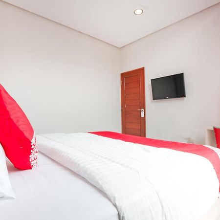 Oyo 148 Cempaka Place Homestay Cakarta Dış mekan fotoğraf
