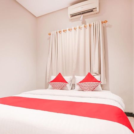 Oyo 148 Cempaka Place Homestay Cakarta Dış mekan fotoğraf